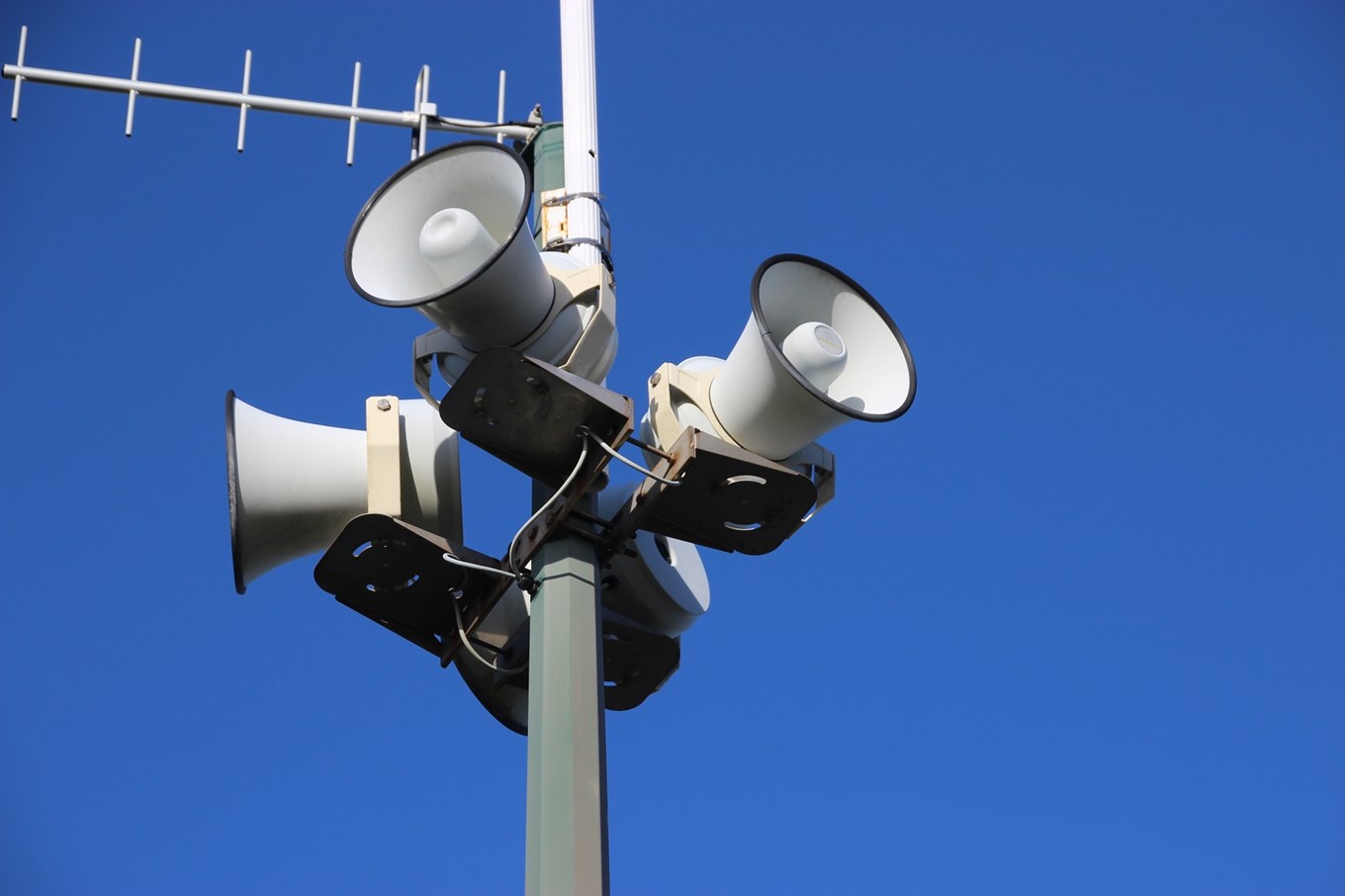 Tsunami siren failure linked to motor vehicle accident response