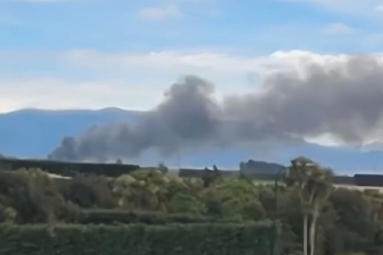 Fire crews battle large blaze in Darfield - Chris Lynch Media