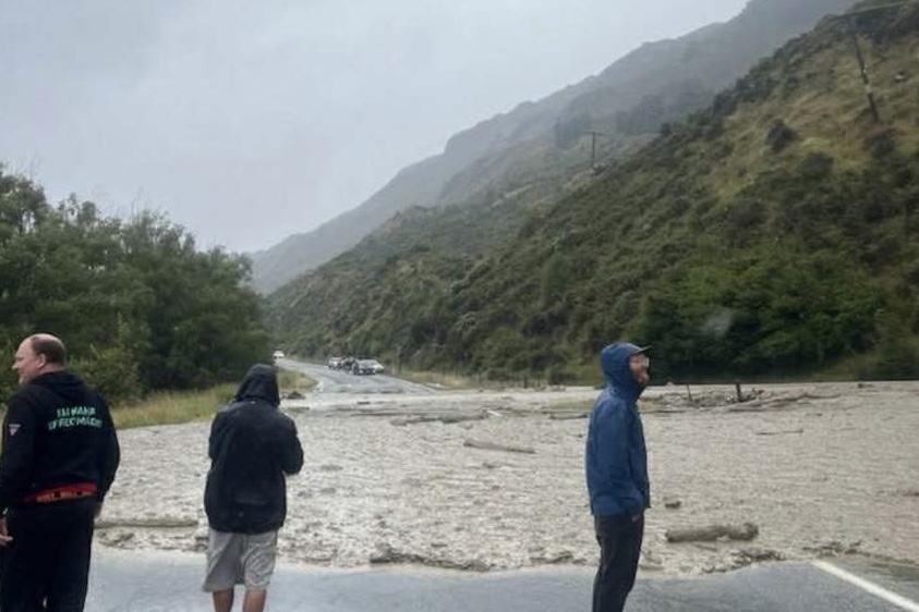 Large mudslide blocks SH 73  near Arthurs Pass