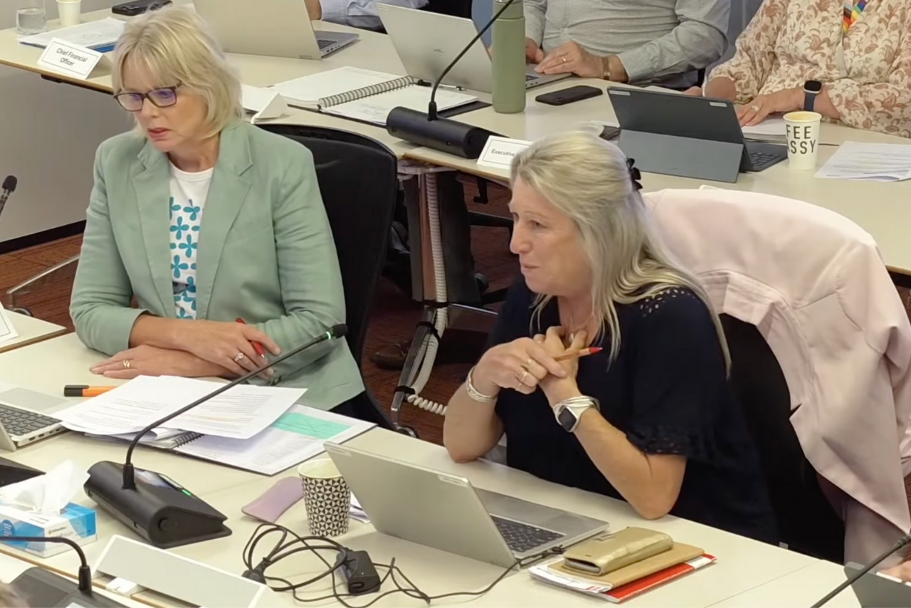 Councillor links earthquakes to oil extraction during fossil fuel treaty debate