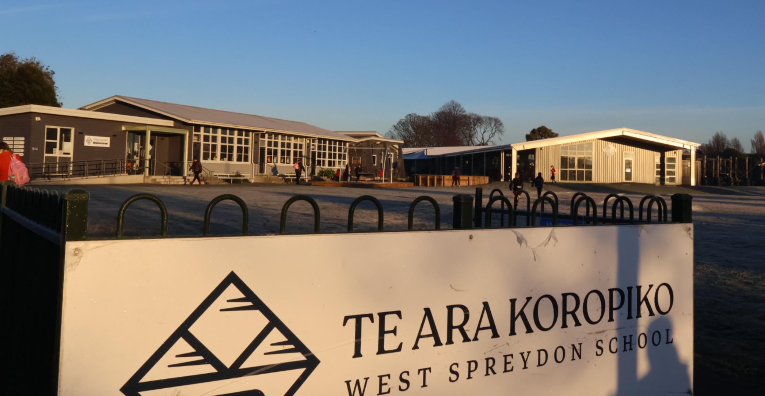 Lockdown lifted at West Spreydon School after reports of loud bangs