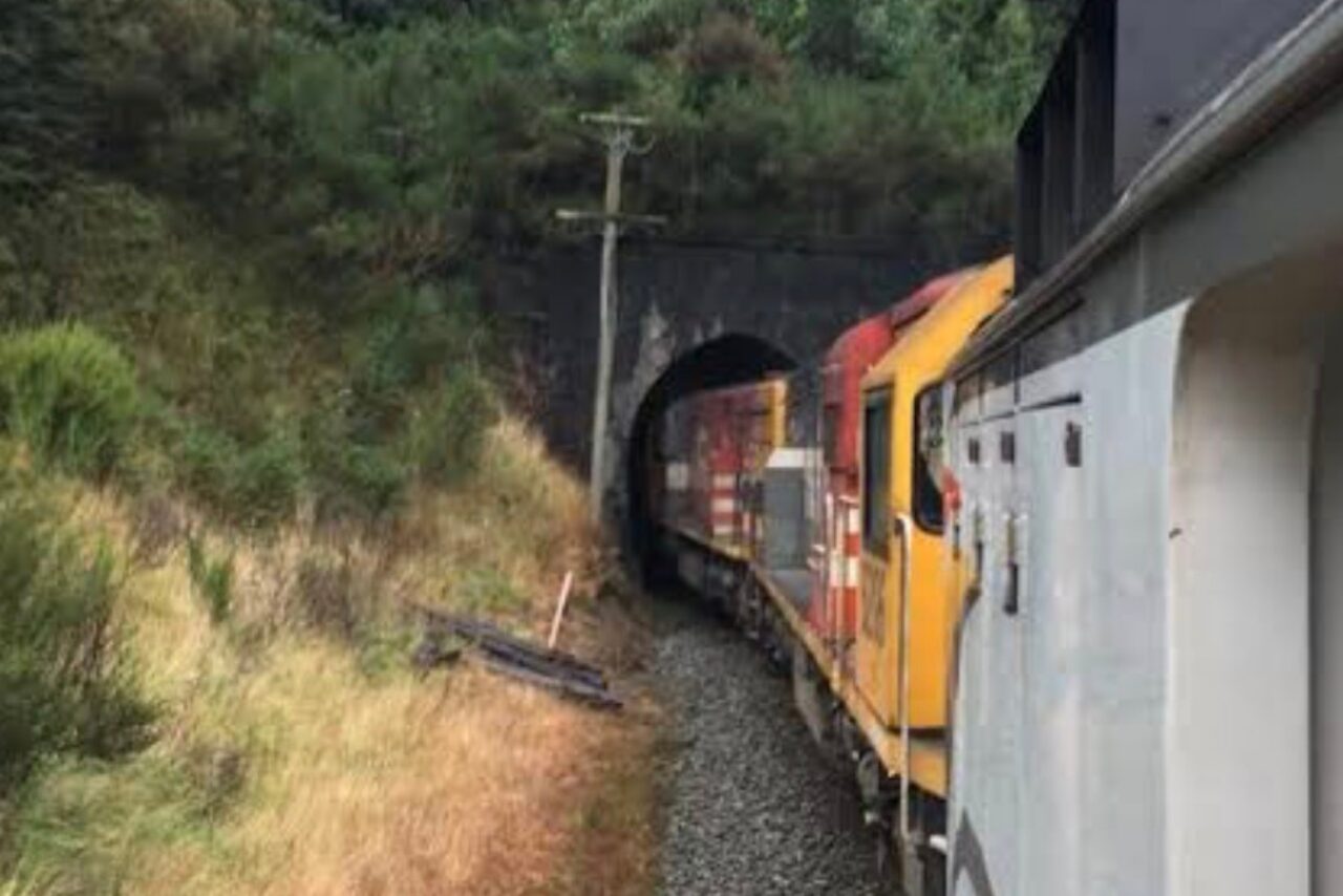 TranzAlpine stranded in tunnel for an hour, safety inquiry launched