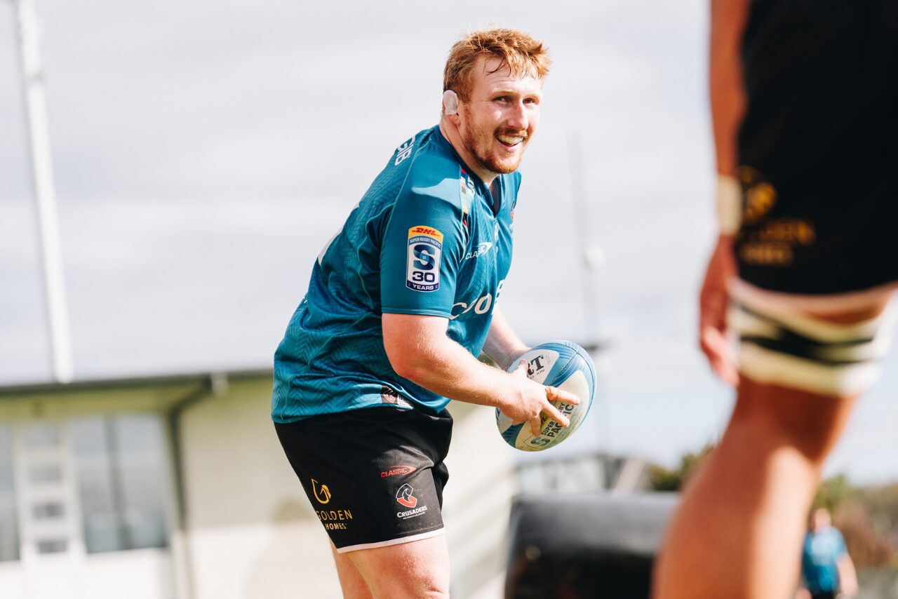 Crusaders welcome back Newell for high-stakes semi-final against Chiefs