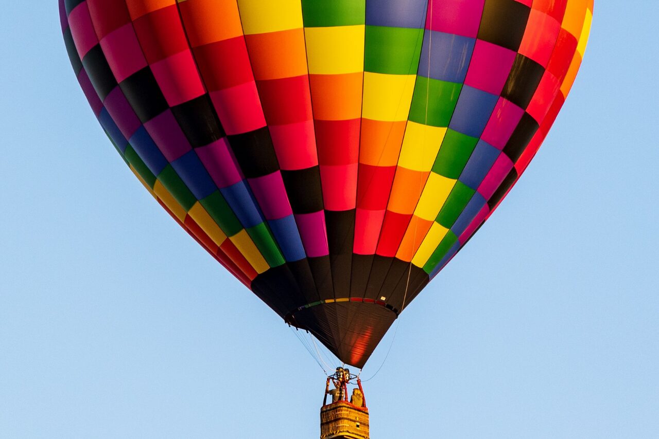 Hot air balloon crashes in Methven