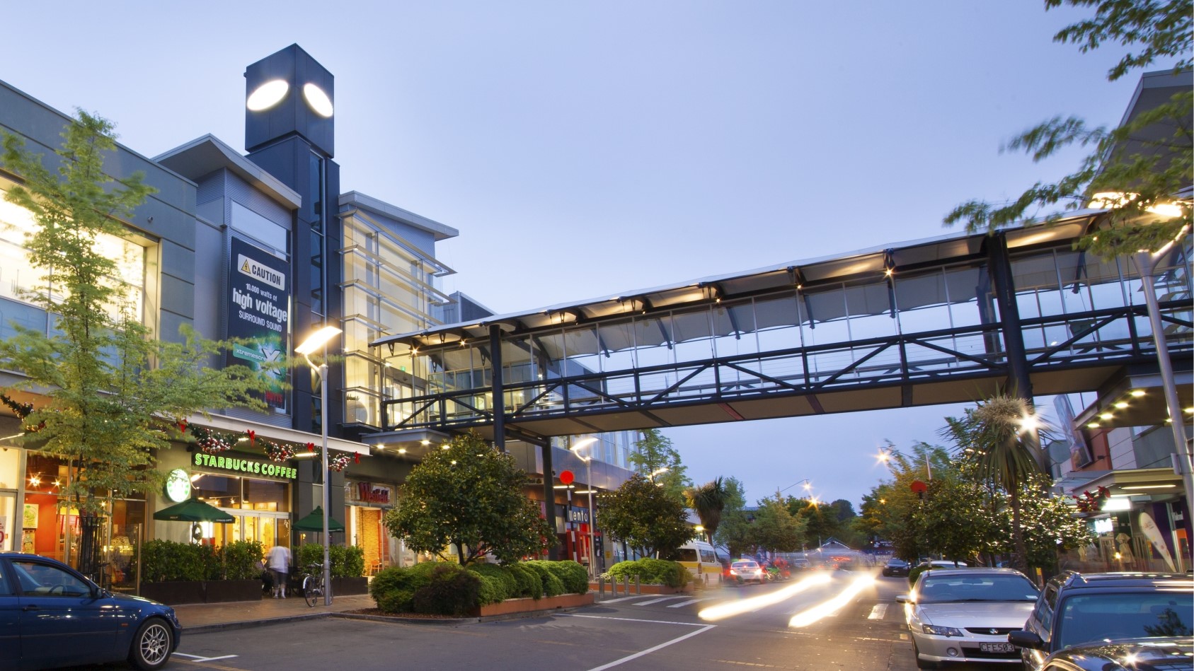 Ram-raiders smash through Westfield Riccarton glass doors