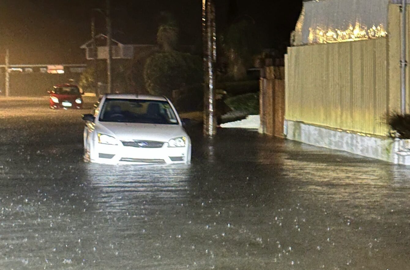 Heavy rain floods roads as Dunedin residents urged to stay home