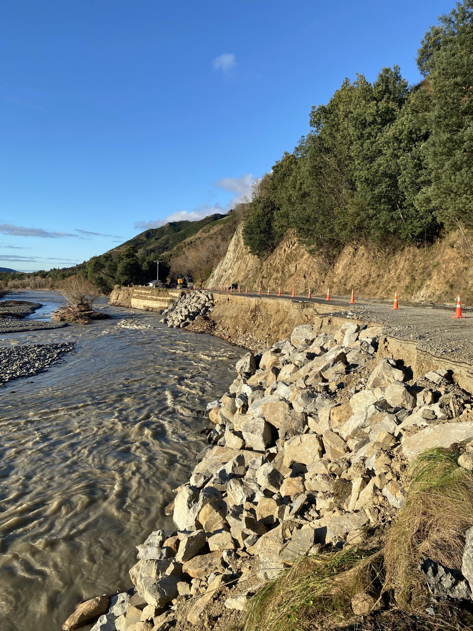 SH1 south of Kaikōura on track to reopen within days as crews clear landslip risk