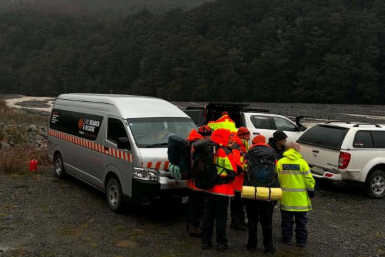 Search continues for man swept down river near Craigieburn