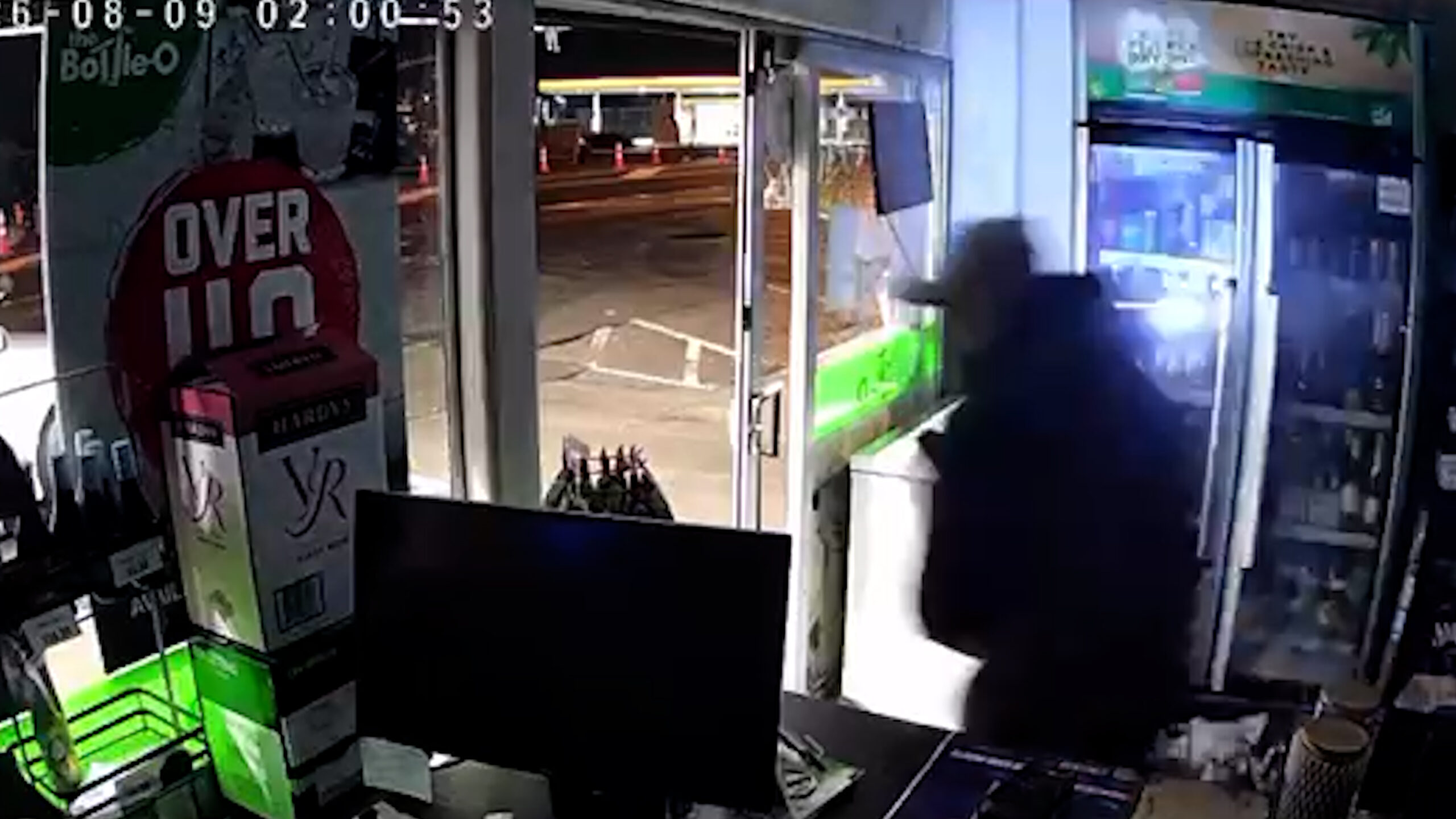 Templeton bottle store owner faces thousands in damage after brazen raid