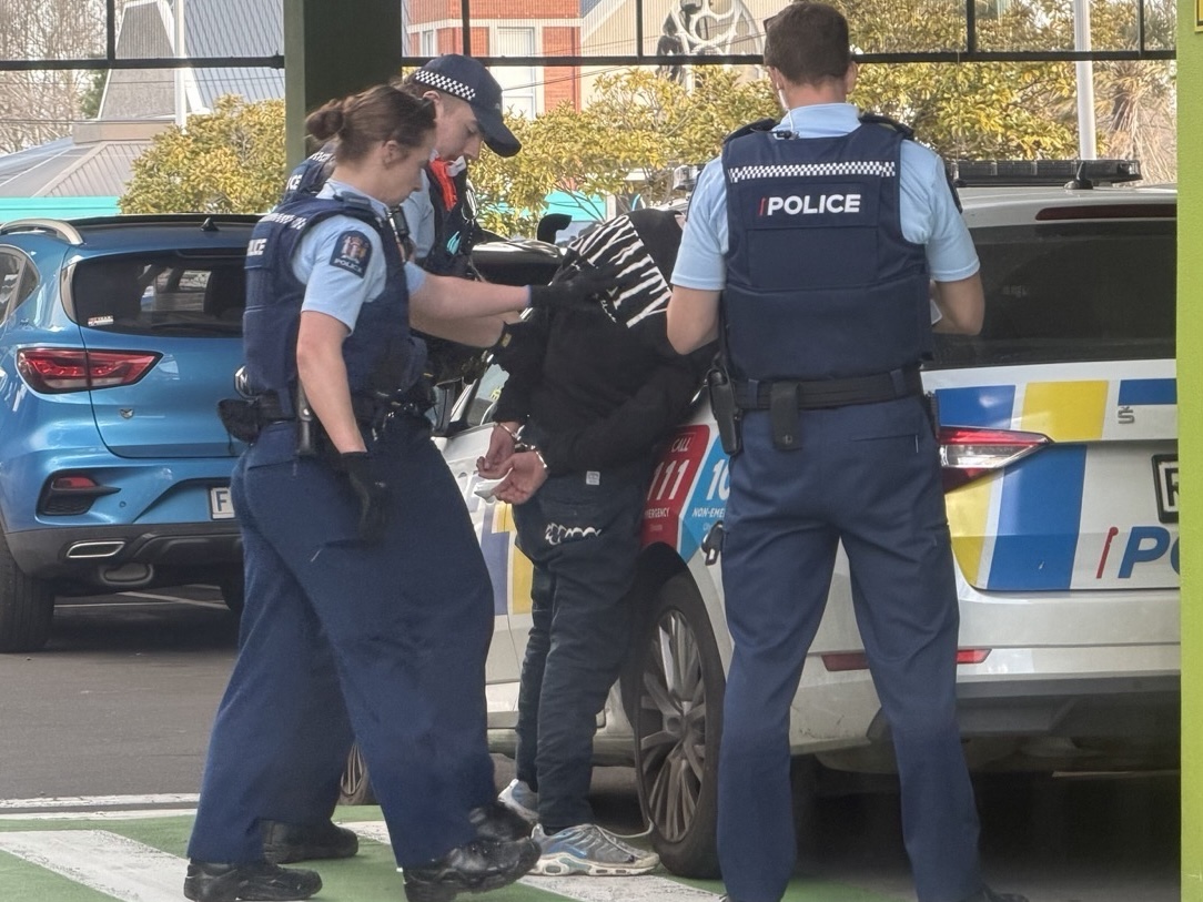 Youths arrested at The Palms Shopping Centre after evading police
