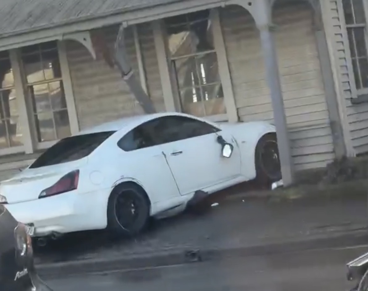 Car crashes into building in Upper Riccarton