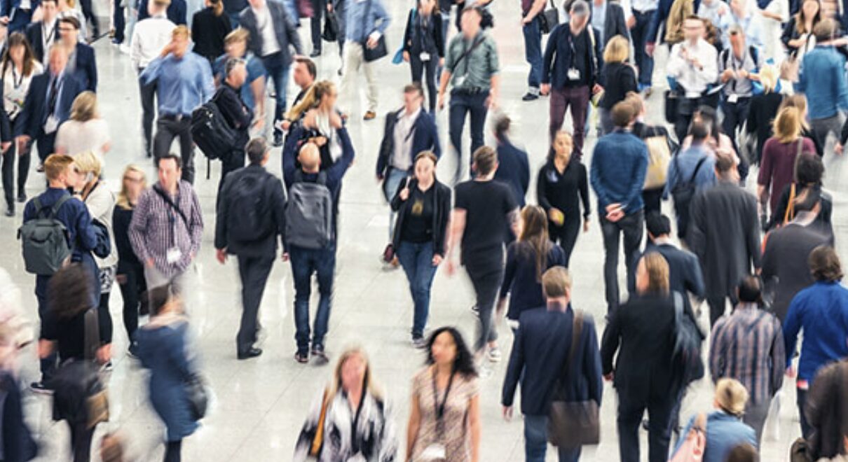 Unemployment rises to 5.6 percent as parties clash over economic direction