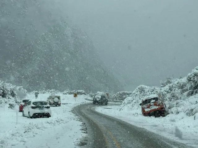 Vehicles towed as heavy snow causes problems across South Island roads