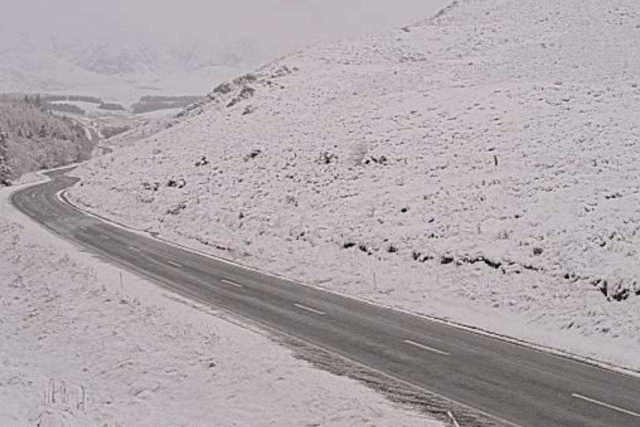 Truck stuck near Burkes Pass as snow and flooding disrupt South Island roads