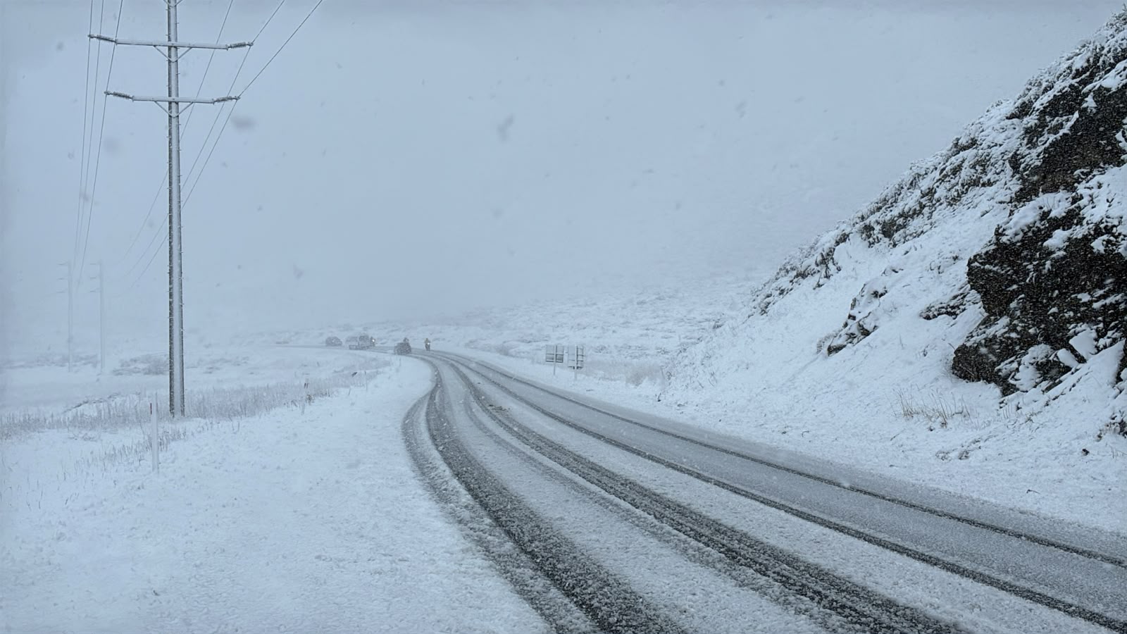 Heavy snow traps vehicles and forces restrictions on South Island highways
