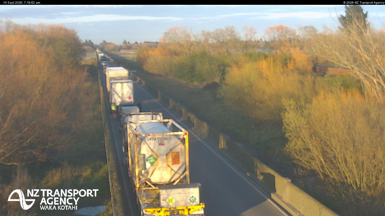 Three vehicle crash blocks Rakaia River bridge