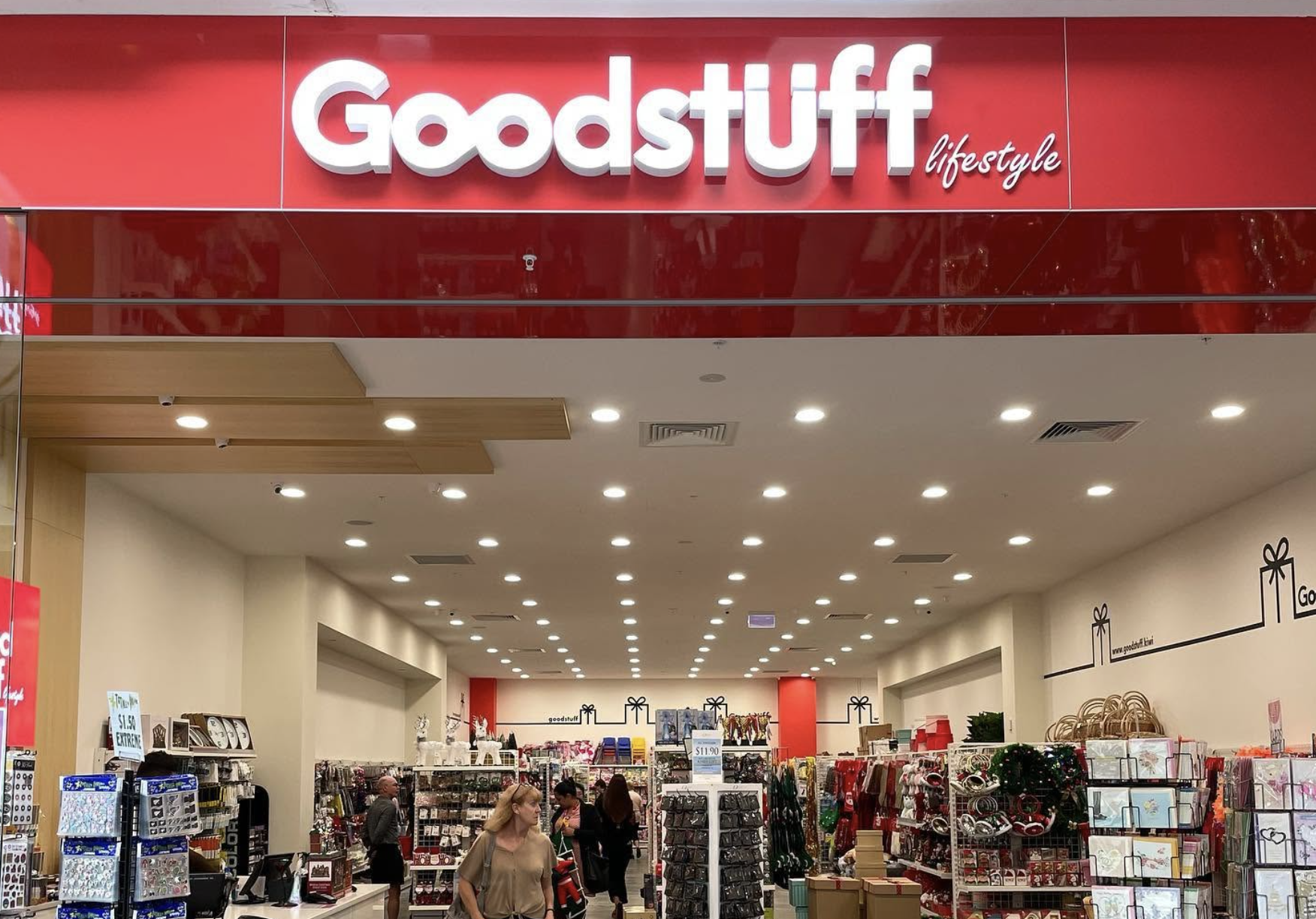Seven discount stores close as retailer collapses with more than $5 million in liabilities
