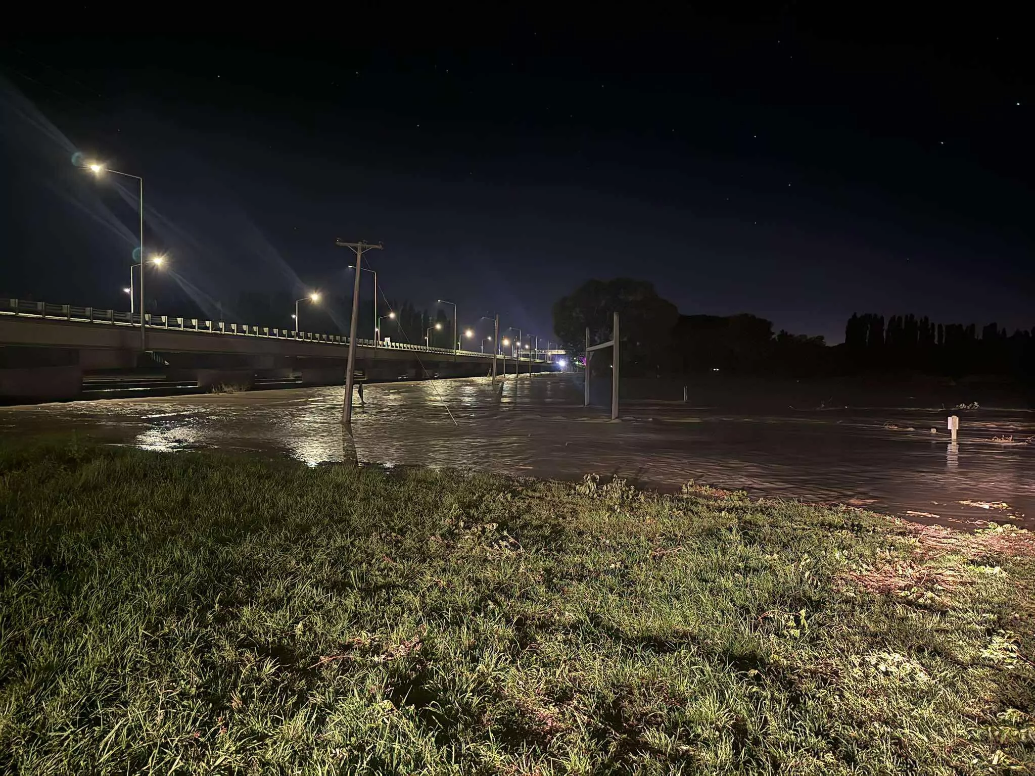 Flood warning remains in place for Canterbury alpine rivers